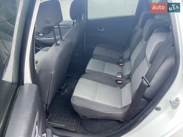 Білий Рено Сценік, об'ємом двигуна 1.46 л та пробігом 200 тис. км за 9900 $, фото 2 на Automoto.ua