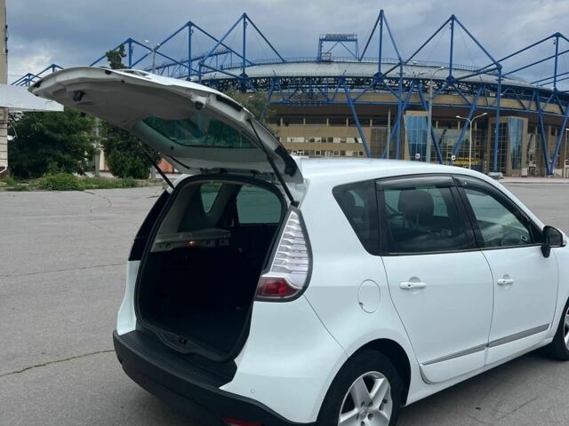 Білий Рено Сценік, об'ємом двигуна 1.46 л та пробігом 330 тис. км за 8900 $, фото 3 на Automoto.ua
