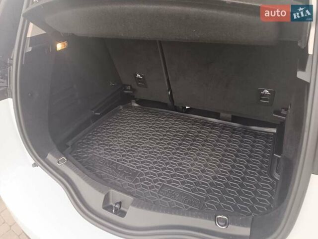 Белый Рено Сценик, объемом двигателя 1.46 л и пробегом 248 тыс. км за 11800 $, фото 13 на Automoto.ua