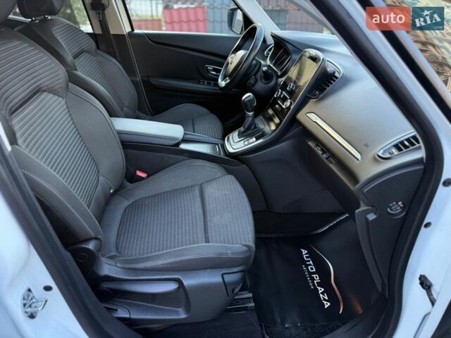 Белый Рено Сценик, объемом двигателя 1.46 л и пробегом 280 тыс. км за 12900 $, фото 39 на Automoto.ua