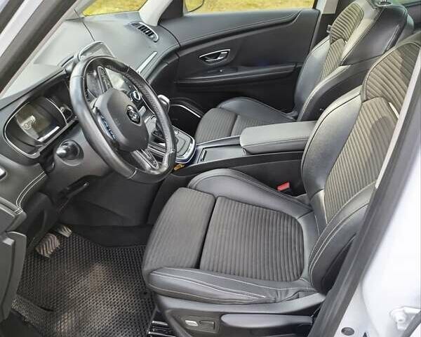 Белый Рено Сценик, объемом двигателя 1.6 л и пробегом 232 тыс. км за 17100 $, фото 3 на Automoto.ua