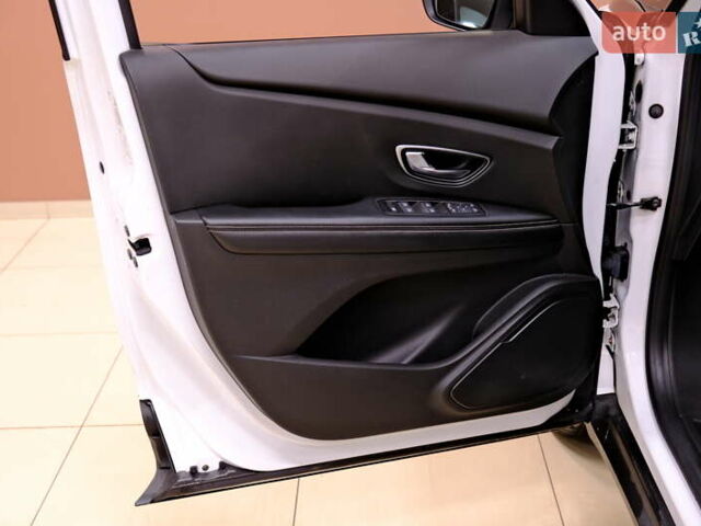 Белый Рено Сценик, объемом двигателя 1.5 л и пробегом 223 тыс. км за 15900 $, фото 28 на Automoto.ua