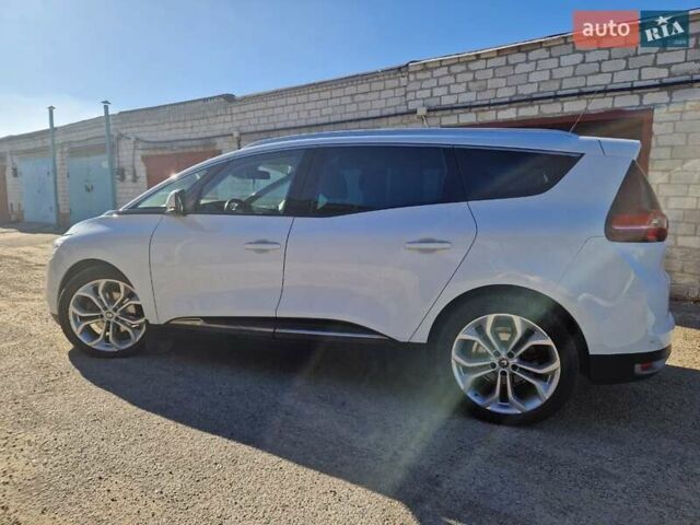 Белый Рено Сценик, объемом двигателя 1.6 л и пробегом 230 тыс. км за 14800 $, фото 5 на Automoto.ua