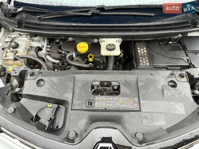 Белый Рено Сценик, объемом двигателя 1.46 л и пробегом 193 тыс. км за 13600 $, фото 20 на Automoto.ua