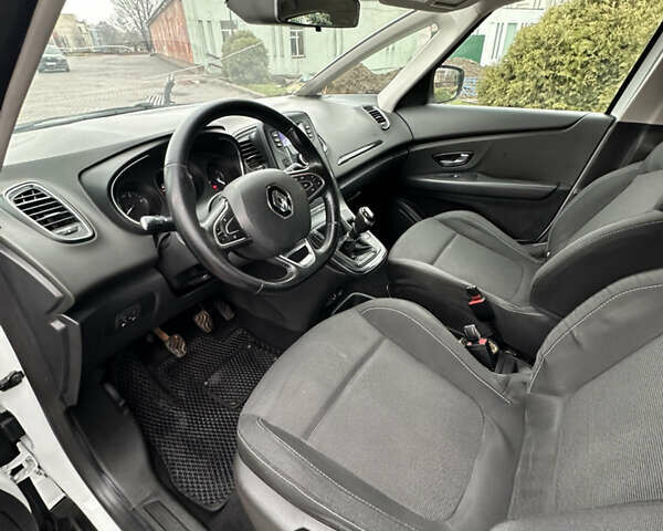 Білий Рено Сценік, об'ємом двигуна 1.5 л та пробігом 176 тис. км за 13300 $, фото 9 на Automoto.ua