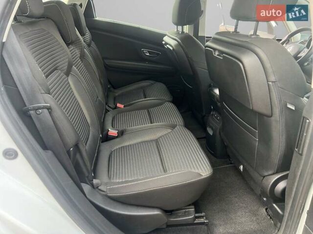 Білий Рено Сценік, об'ємом двигуна 1.5 л та пробігом 285 тис. км за 17000 $, фото 3 на Automoto.ua