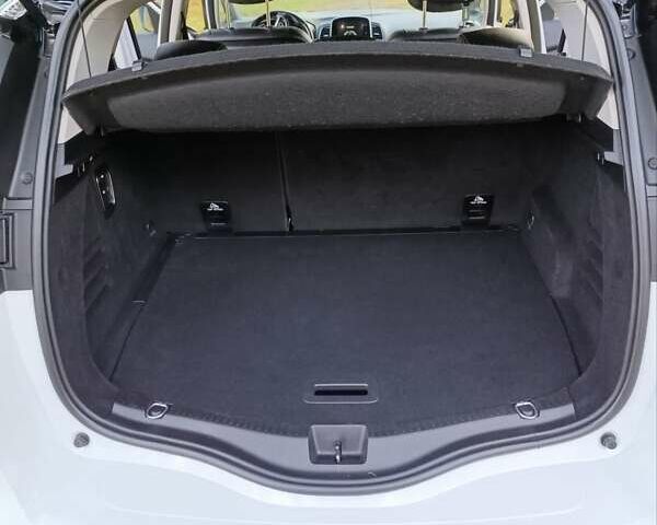 Белый Рено Сценик, объемом двигателя 1.6 л и пробегом 232 тыс. км за 17100 $, фото 11 на Automoto.ua