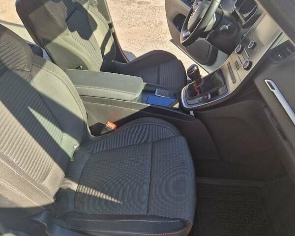 Белый Рено Сценик, объемом двигателя 1.6 л и пробегом 230 тыс. км за 14800 $, фото 11 на Automoto.ua