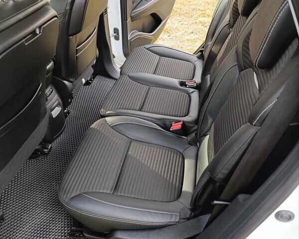 Белый Рено Сценик, объемом двигателя 1.6 л и пробегом 232 тыс. км за 17100 $, фото 4 на Automoto.ua