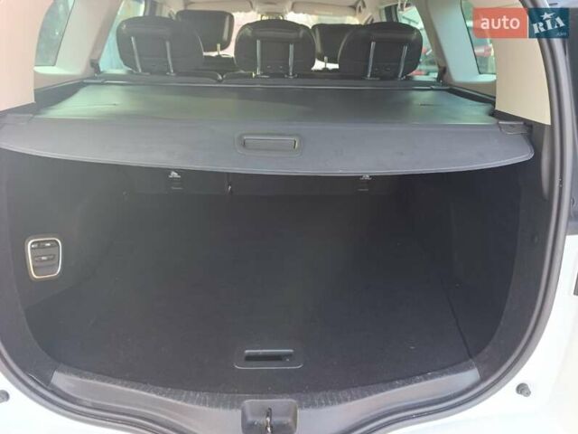 Білий Рено Сценік, об'ємом двигуна 1.5 л та пробігом 213 тис. км за 18000 $, фото 20 на Automoto.ua