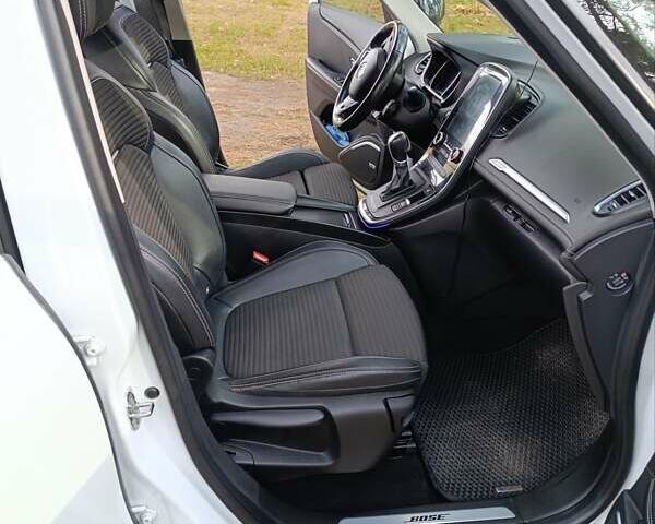 Белый Рено Сценик, объемом двигателя 1.6 л и пробегом 232 тыс. км за 17100 $, фото 6 на Automoto.ua