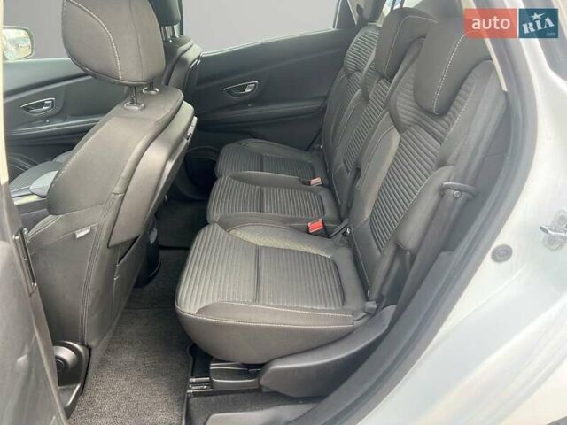 Білий Рено Сценік, об'ємом двигуна 1.5 л та пробігом 285 тис. км за 17000 $, фото 6 на Automoto.ua