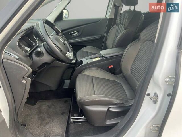 Білий Рено Сценік, об'ємом двигуна 1.5 л та пробігом 285 тис. км за 17000 $, фото 4 на Automoto.ua
