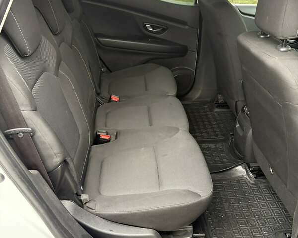 Белый Рено Сценик, объемом двигателя 1.46 л и пробегом 193 тыс. км за 13600 $, фото 18 на Automoto.ua