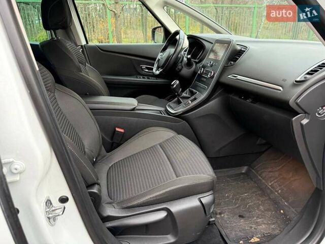 Белый Рено Сценик, объемом двигателя 1.8 л и пробегом 163 тыс. км за 14500 $, фото 15 на Automoto.ua