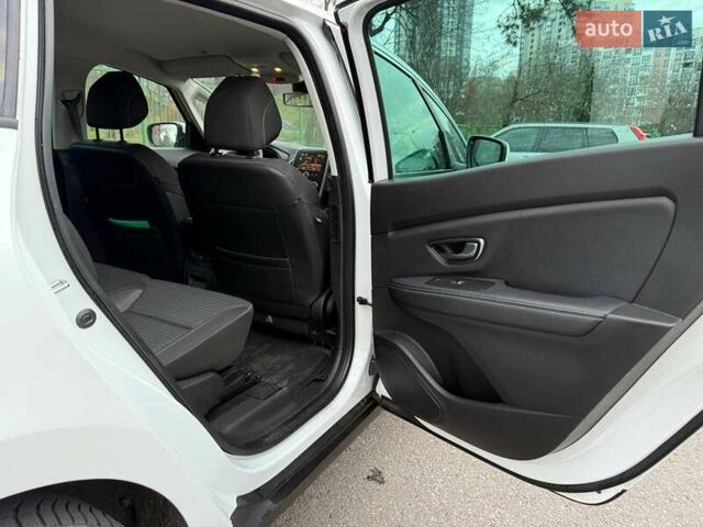 Белый Рено Сценик, объемом двигателя 1.8 л и пробегом 163 тыс. км за 14500 $, фото 14 на Automoto.ua