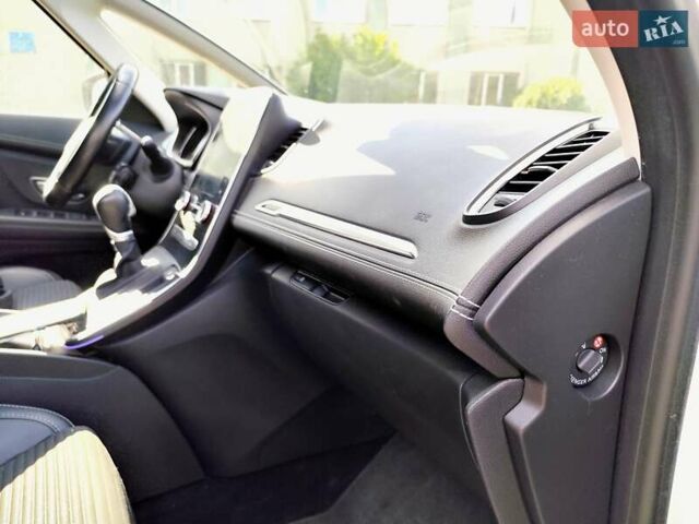 Белый Рено Сценик, объемом двигателя 1.6 л и пробегом 261 тыс. км за 16500 $, фото 19 на Automoto.ua