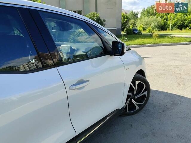 Белый Рено Сценик, объемом двигателя 1.6 л и пробегом 261 тыс. км за 16500 $, фото 9 на Automoto.ua