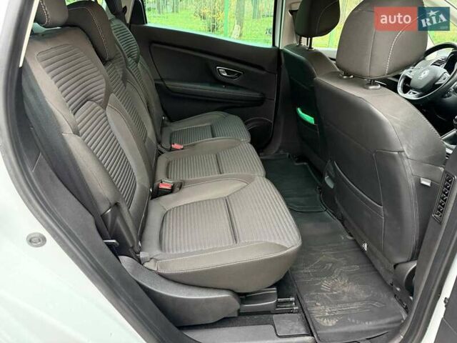 Белый Рено Сценик, объемом двигателя 1.8 л и пробегом 163 тыс. км за 14500 $, фото 12 на Automoto.ua