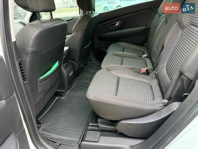 Белый Рено Сценик, объемом двигателя 1.8 л и пробегом 163 тыс. км за 14500 $, фото 10 на Automoto.ua