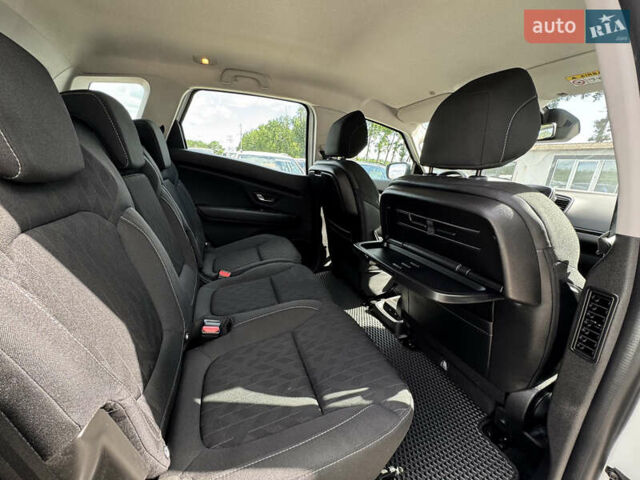 Белый Рено Сценик, объемом двигателя 1.5 л и пробегом 237 тыс. км за 13500 $, фото 10 на Automoto.ua