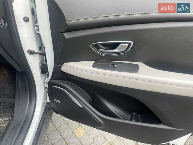 Рено Сценик 2019 в Луцке на Automoto.ua Белый Рено Сценик, объемом двигателя 1.7 л и пробегом 206 тыс. км за 14890 $, фото 23 на Automoto.ua