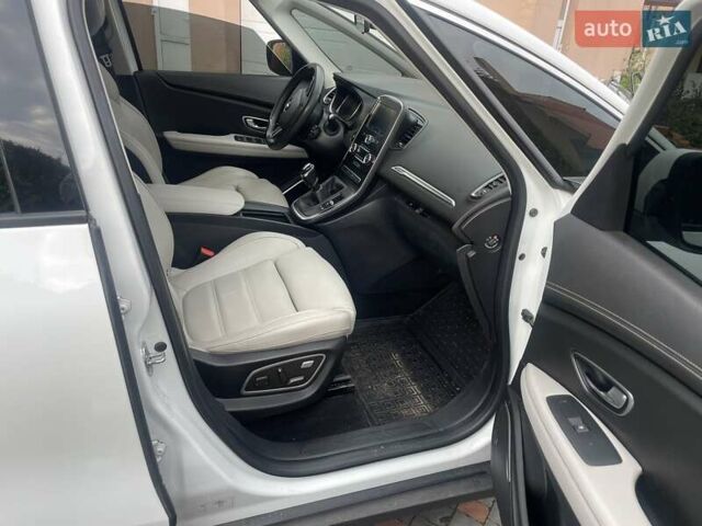 Рено Сценик 2019 в Луцке на Automoto.ua Белый Рено Сценик, объемом двигателя 1.7 л и пробегом 206 тыс. км за 14890 $, фото 16 на Automoto.ua