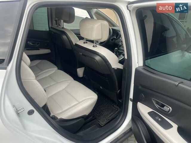 Рено Сценик 2019 в Луцке на Automoto.ua Белый Рено Сценик, объемом двигателя 1.7 л и пробегом 206 тыс. км за 14890 $, фото 13 на Automoto.ua
