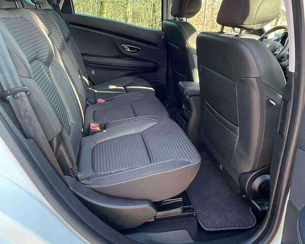 Белый Рено Сценик, объемом двигателя 1.7 л и пробегом 230 тыс. км за 11800 $, фото 12 на Automoto.ua