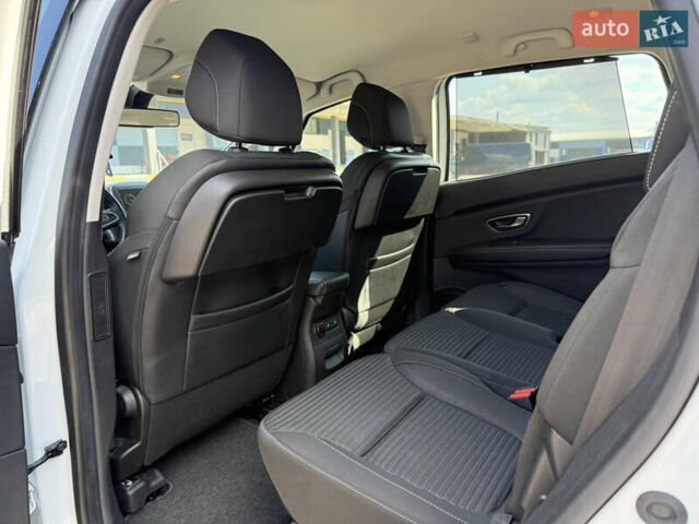 Белый Рено Сценик, объемом двигателя 1.7 л и пробегом 140 тыс. км за 16750 $, фото 32 на Automoto.ua