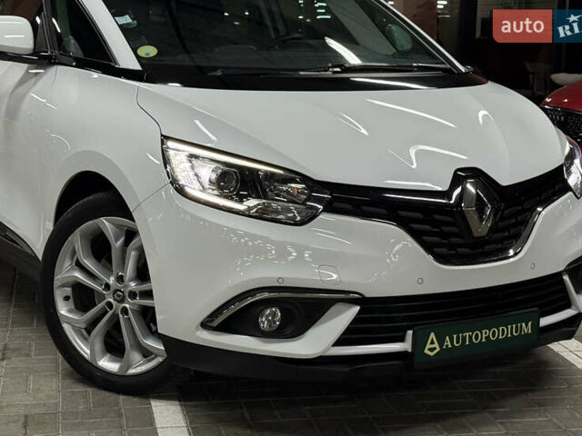 Белый Рено Сценик, объемом двигателя 1.8 л и пробегом 174 тыс. км за 18500 $, фото 3 на Automoto.ua