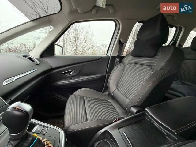 Белый Рено Сценик, объемом двигателя 1.8 л и пробегом 230 тыс. км за 16800 $, фото 51 на Automoto.ua