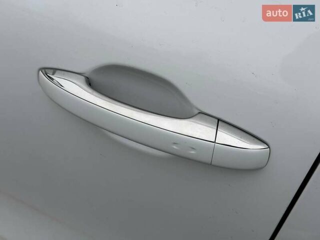 Белый Рено Сценик, объемом двигателя 1.8 л и пробегом 230 тыс. км за 16800 $, фото 29 на Automoto.ua