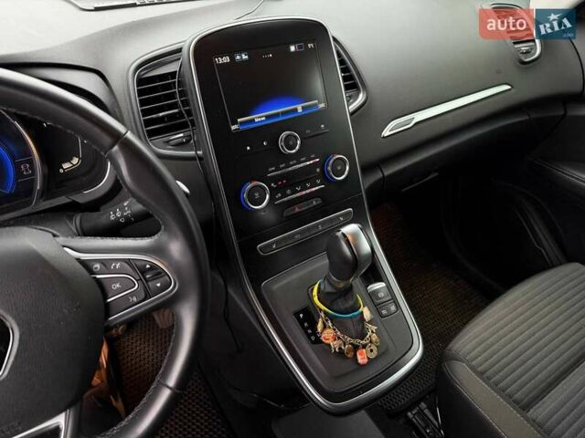 Белый Рено Сценик, объемом двигателя 1.8 л и пробегом 230 тыс. км за 16800 $, фото 45 на Automoto.ua