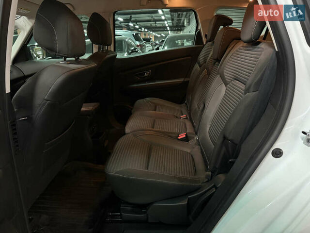 Белый Рено Сценик, объемом двигателя 1.8 л и пробегом 174 тыс. км за 18500 $, фото 21 на Automoto.ua