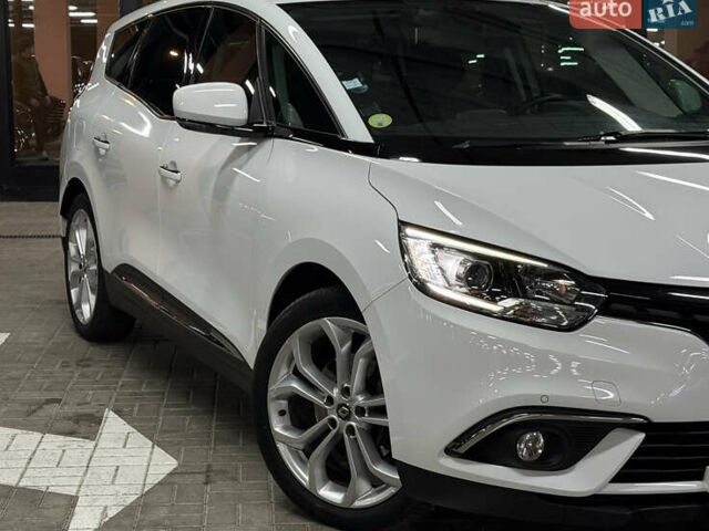 Белый Рено Сценик, объемом двигателя 1.8 л и пробегом 174 тыс. км за 18500 $, фото 2 на Automoto.ua