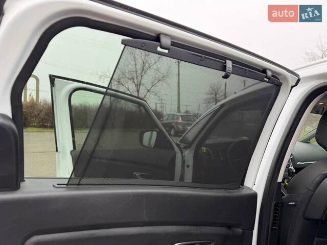 Белый Рено Сценик, объемом двигателя 1.8 л и пробегом 230 тыс. км за 16800 $, фото 32 на Automoto.ua