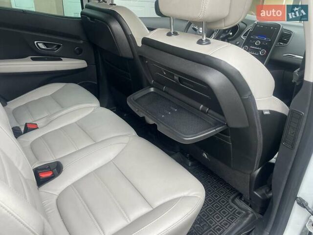 Рено Сценик 2019 в Луцке на Automoto.ua Белый Рено Сценик, объемом двигателя 1.7 л и пробегом 206 тыс. км за 14890 $, фото 14 на Automoto.ua