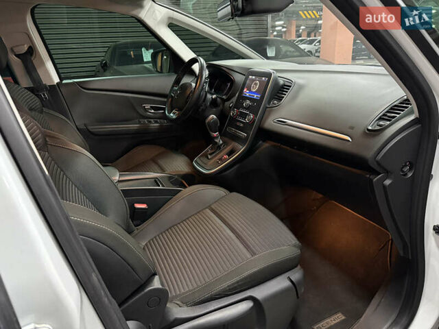 Белый Рено Сценик, объемом двигателя 1.8 л и пробегом 174 тыс. км за 18500 $, фото 31 на Automoto.ua