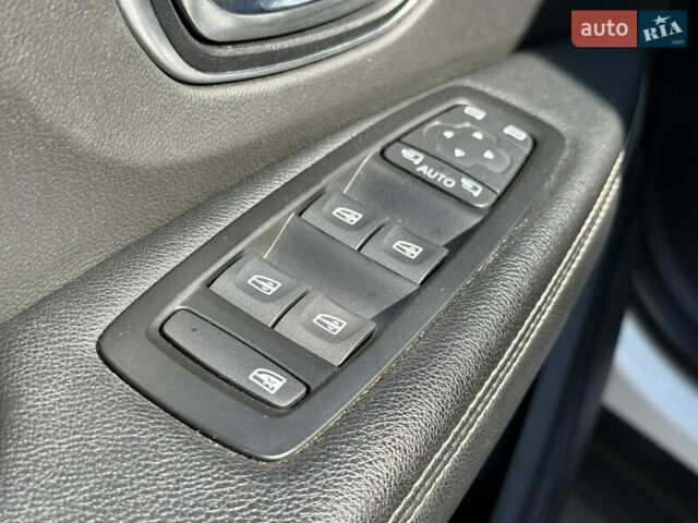 Белый Рено Сценик, объемом двигателя 1.7 л и пробегом 140 тыс. км за 16750 $, фото 30 на Automoto.ua
