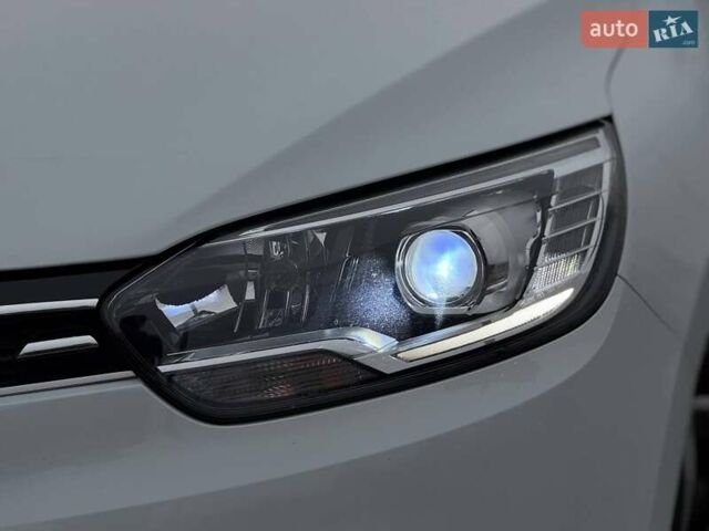 Белый Рено Сценик, объемом двигателя 1.8 л и пробегом 230 тыс. км за 16800 $, фото 5 на Automoto.ua