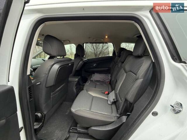 Белый Рено Сценик, объемом двигателя 1.8 л и пробегом 230 тыс. км за 16800 $, фото 31 на Automoto.ua