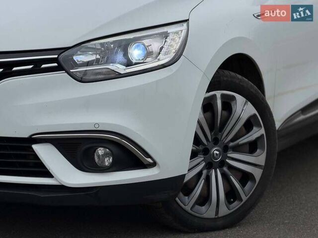 Белый Рено Сценик, объемом двигателя 1.8 л и пробегом 230 тыс. км за 16800 $, фото 4 на Automoto.ua