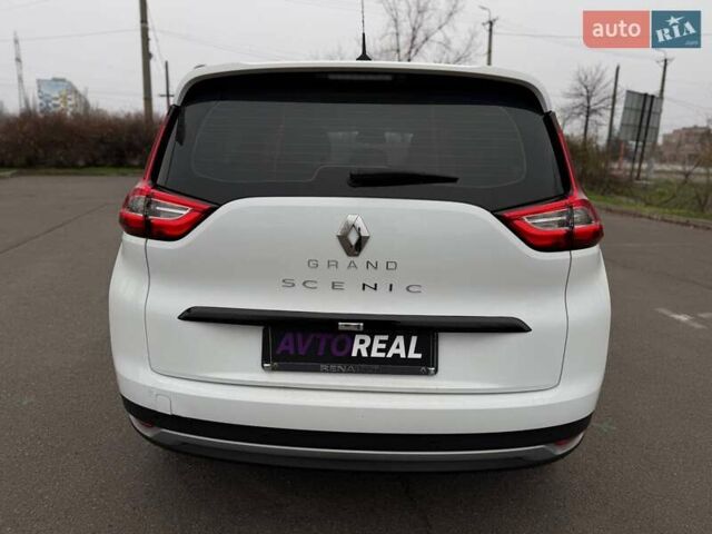 Белый Рено Сценик, объемом двигателя 1.8 л и пробегом 230 тыс. км за 16800 $, фото 25 на Automoto.ua