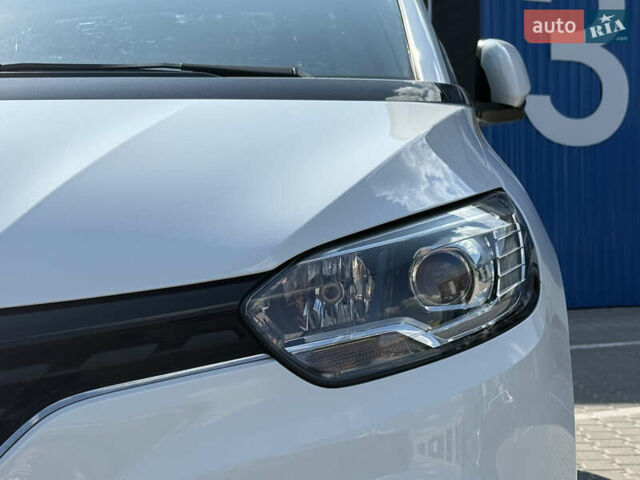 Белый Рено Сценик, объемом двигателя 1.7 л и пробегом 140 тыс. км за 16750 $, фото 17 на Automoto.ua