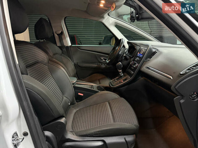 Белый Рено Сценик, объемом двигателя 1.8 л и пробегом 174 тыс. км за 18500 $, фото 32 на Automoto.ua