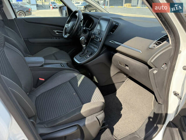 Белый Рено Сценик, объемом двигателя 1.7 л и пробегом 140 тыс. км за 16750 $, фото 42 на Automoto.ua