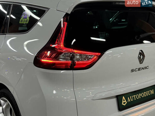 Белый Рено Сценик, объемом двигателя 1.8 л и пробегом 174 тыс. км за 18500 $, фото 10 на Automoto.ua