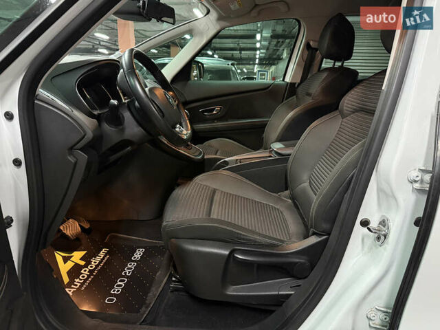 Белый Рено Сценик, объемом двигателя 1.8 л и пробегом 174 тыс. км за 18500 $, фото 17 на Automoto.ua