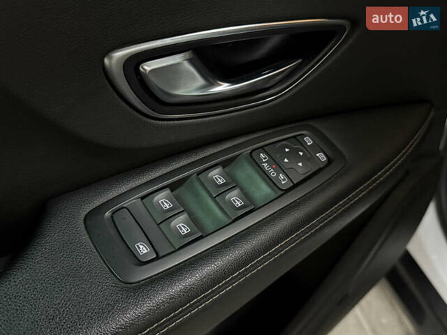 Белый Рено Сценик, объемом двигателя 1.8 л и пробегом 174 тыс. км за 18500 $, фото 15 на Automoto.ua